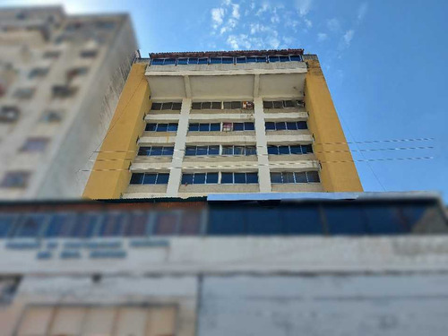 Oficina O Consultorio De 90m2 En Venta En Maracay