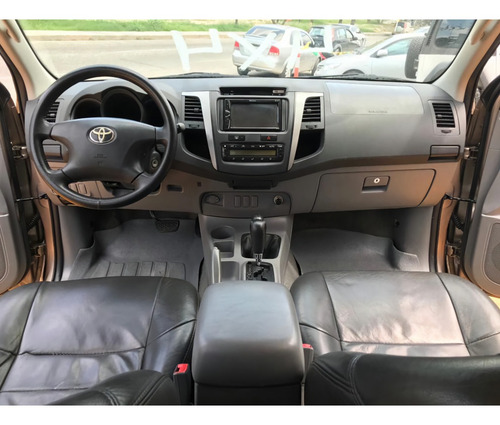 Imagen 5 de 10 de Toyota Hilux Automático