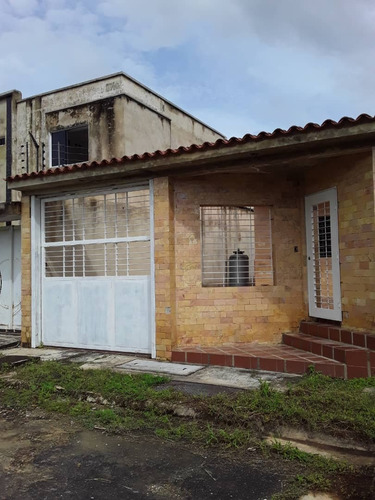 Casa Quinta A Estrenar En Obra Blanca Ubicada En Mañongo. Lemc-346