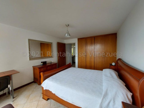 Casa En Venta, Ubicada En La Urbanizacion El Cafetal Mls #23-6194