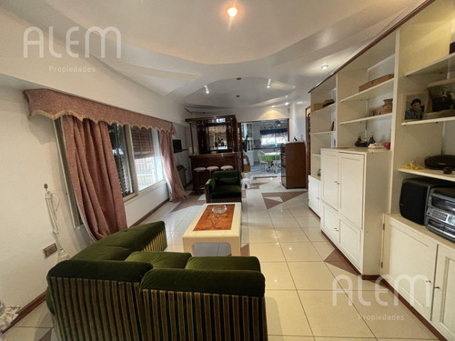 Casa En Venta Moron - 5 Ambientes - Pileta, Quincho, Parque Y 2 Coch