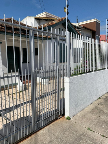 Casa A Venda Com 6 Quartos No Bairro Balneario Do Estreito Em Florianopolis. - V-81271