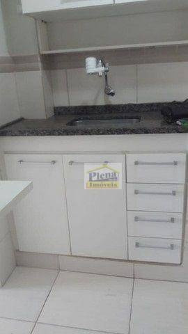 Imagem 2 de 5 de Kitnet No Centro De Campinas Com, Com, 01 Quarto, 01 Banheiro Com Box De Vidro, Armários Embutidos. - Kn0175