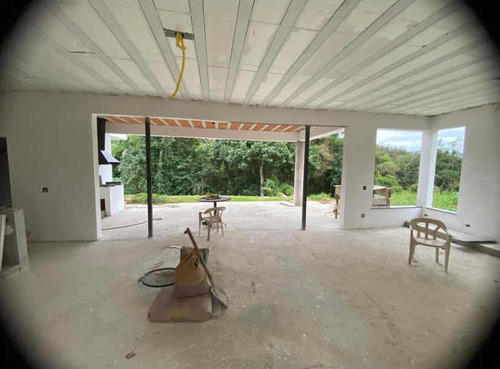 Casa Térrea Em Condomínio 70% Concluída E Com 4 Suítes