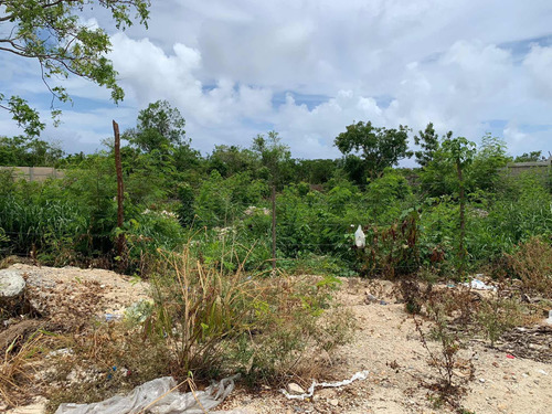 Solar De 1,300 Metros Ubicado En Romana Del Oeste, La Romana