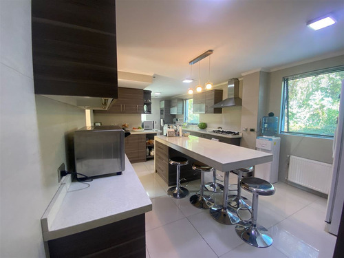 Casa En Venta En Parcela Chicureo Central 5d Más Serv.