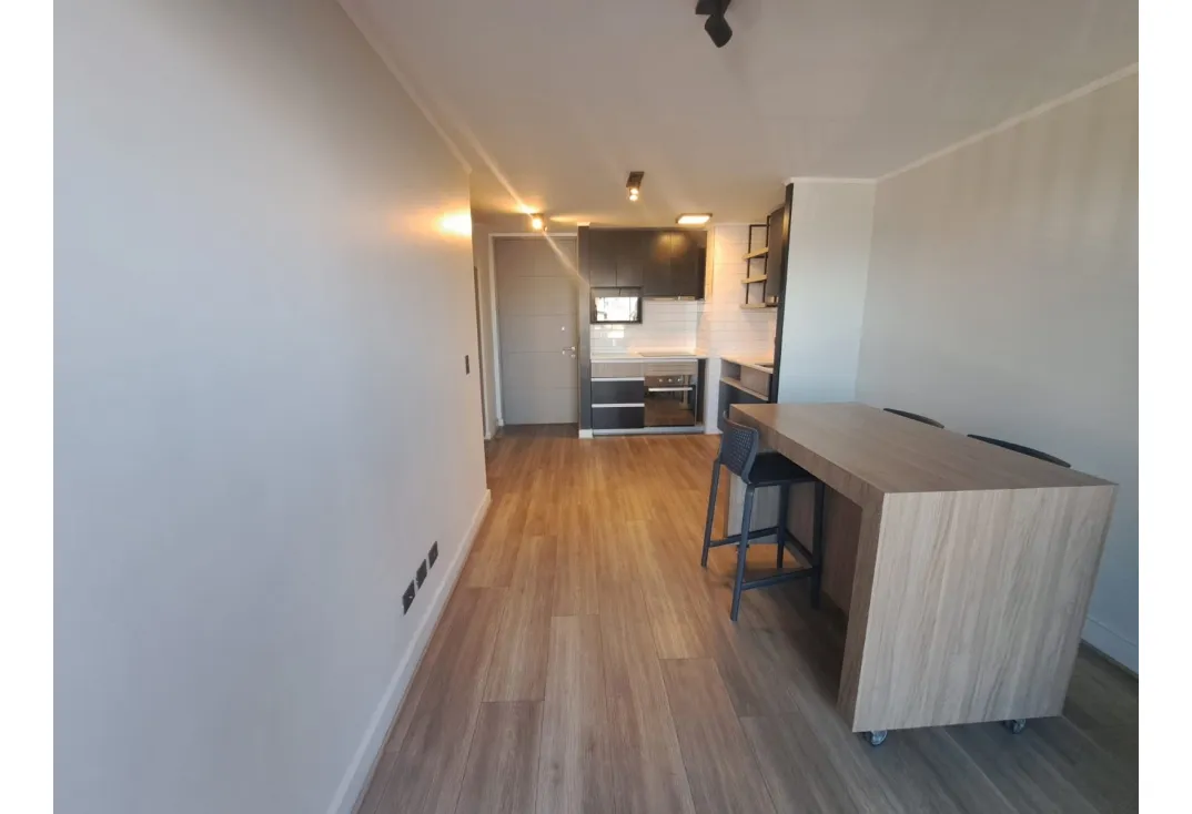 Imagen 2 de 8 de Arriendo Metro Cerrillos / Buzeta / Carlos Valdovinos