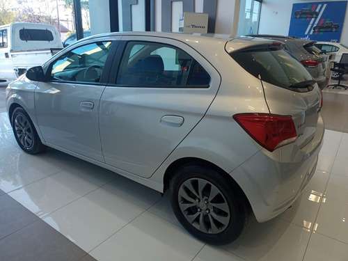Imagen 2 de 12 de Chevrolet Onix Joy Black 2021 Taraborelli Usados