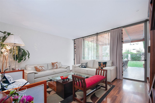 Casa San Carlos Apoquindo Condominio Seguro, 5 Dorm, 4 Baños