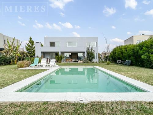 Espectacular Casa Sobre Lote A La Laguna En San Matías Área