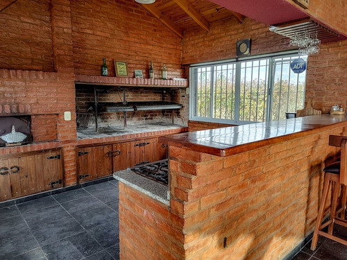 Casa 5 Ambientes Permuta Pileta Quincho Parrilla