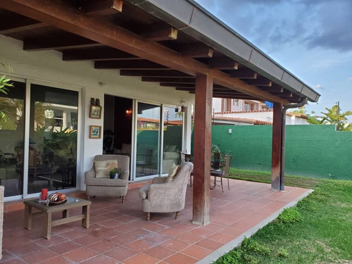 Alquilo /vendo Casa 300m2 5h/6b/4p Lomas De La Lagunita 9209