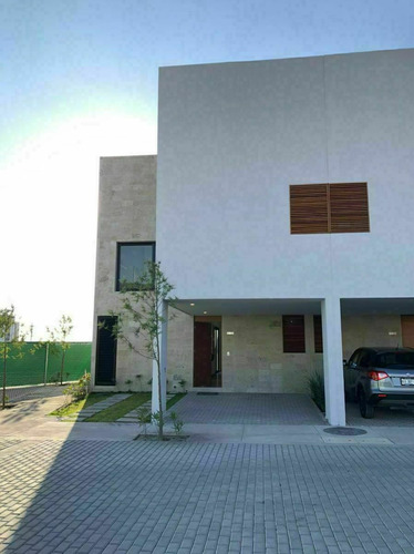 Hermosa Casa En Altos Juriquilla, Doble Altura, 3 Recamaras,