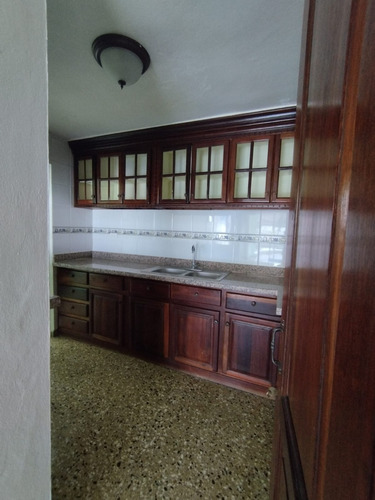 Imagen 5 de 9 de Alquilo Apartamento Clasico En Muy Buena Ubicacion
