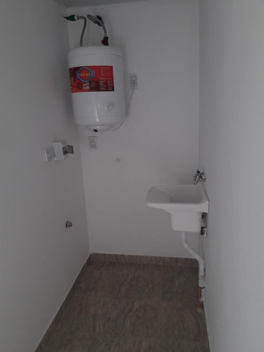 Casa En Venta - 2 Dormitorios 1 Baño - Cochera - 1.050mts2 - Bordenave, Puán