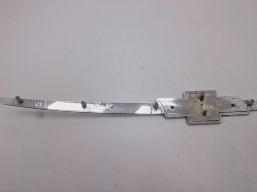 Friso Cromado Grade Emblema Gm Corsa 2011 2012 2013 2014 15