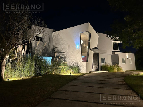 Casa 3 Dorm. 1 Suite, Parque, Piscina Climatizada. Venta En Santa Teresa, Villanueva.
