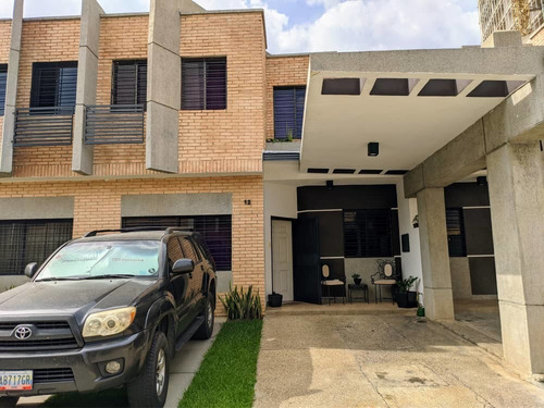 Imagen 10 de 11 de Yohandys Castillo Vende Town House Urb. Los Mangos Valencia
