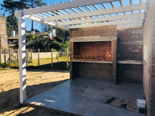 Casa En Pinares De 3 Dormitorios 3 Baños A Estrenar, Ideal Para Vivir Todo El Año.-ref:1136