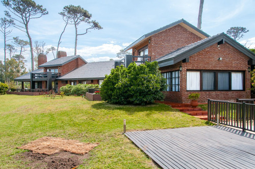 Casa En Venta De 7 Dormitorios En Playa Mansa