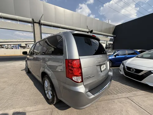Dodge Grand Caravan 3.7 Sxt At