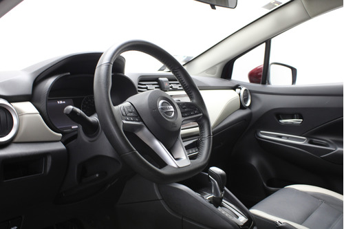 Nissan Versa 1.6 Exclusive Navi At
