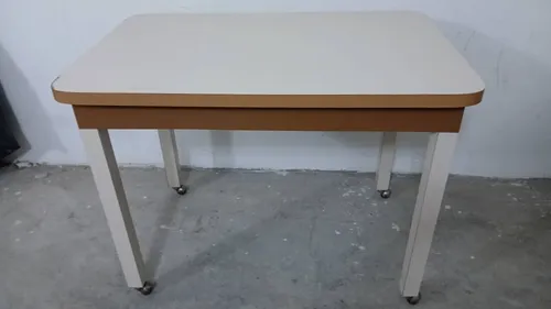 Mesa De Madera Con Ruedas (Usado)