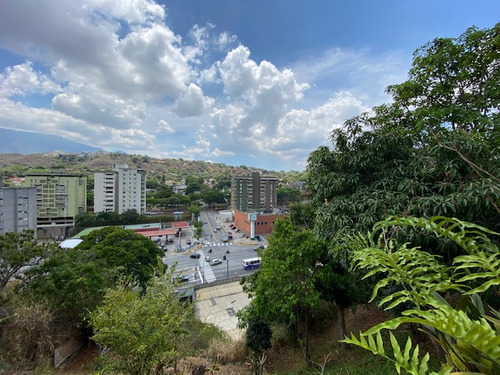 Se Vende Casa 630m2. 4h + S/5b + S/4p. Santa Paula.