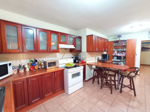 Imagen 12 de 30 de Vendo Belleza De Casa Ubicada En Esquina, 4 Dormitorios, Alta Plusvalia Y Seguridad