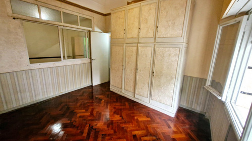 Venta - Departamento 2 Ambientes Con Patio - 1 Cuadra Av. Rivadavia - Subte A