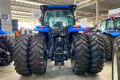 Trator Agrícola New Holland T7.205 Pneu Dual