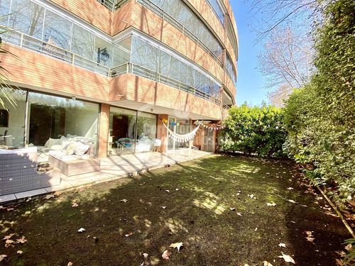 Departamento En Venta 2 Dorm. Con Jardín En Vitacura