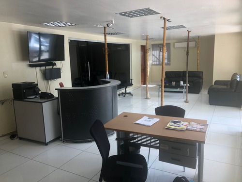 Solar Para Dealer En La Rubizacion Real De 910m2 Capacidd Para 40 Vehiculos Av. Principal