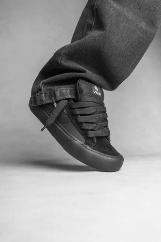 Zapatillas Vicus Chunky Gamuza Lona Negro Suela Negra Mismo