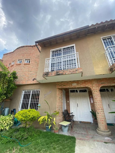 Town House En Jardin Mañongo Res Alto Del Rincón Foth-506