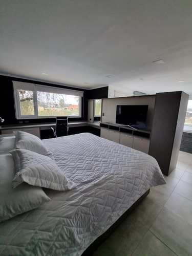 Imagen 10 de 28 de Vendo Casa 3 Dormitorios - Valle Del Golf - Impecable - Pileta