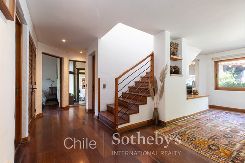 Casa En Venta En El Arrayan De 6 Dorm. En Lo Barnechea
