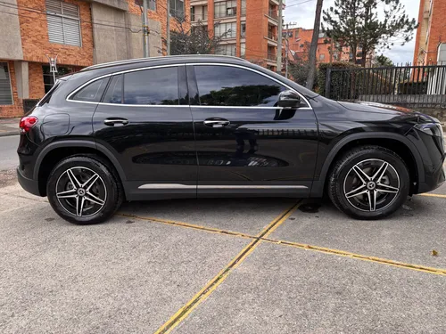Vehículo 100% Eléctrico De Lujo Con Rendimiento Excepcional.