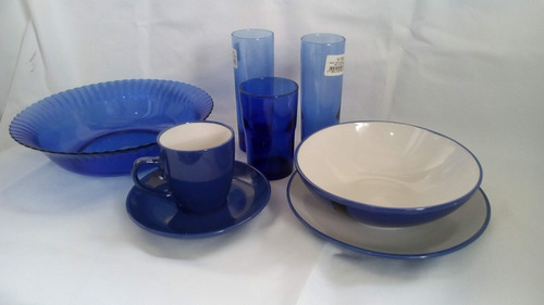 Imagen 2 de 3 de Juego De Platos Y Vasos Azul Pequeño