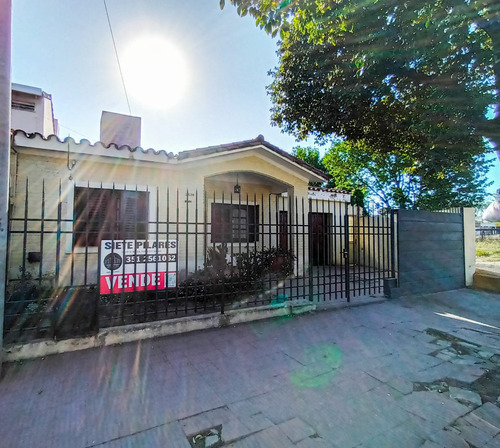Casa En Venta, 3 Dormitorios En Barrio Granadero Pringles, Córdoba