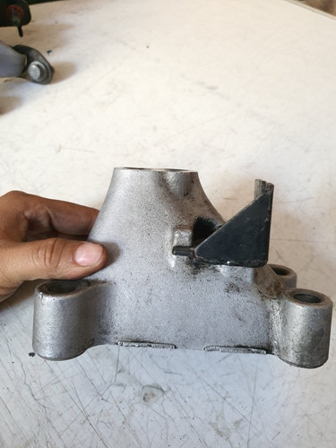 Base Soporte Motor Izquierdo Caja Estándar Attitude 1.406-11 (Usado)