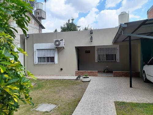 Casa En Venta En Ricardo Rojas En Muy Buen Estado.