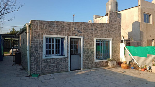 Casa En Venta En Villa Parque Sicardi