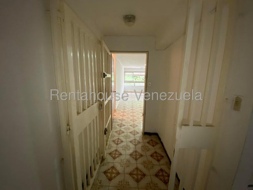 Apartamento En Venta. La Florida. Mls 26-131