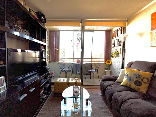 Se Vende Hermoso 2 Dormitorios + Estacionamiento. Av. PerĂș