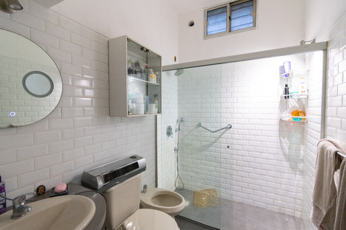Venta Casa Atahualpa, 3 Dorm, 1 Baño, Cochera X 3, Jardín Y Patio C/parrillero