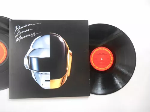 Daft Punk 2013 álbum Random Access Memories disco de vinilo inserto arte de  impresión concepto de diseño de cascos de robot Fotografía de stock - Alamy