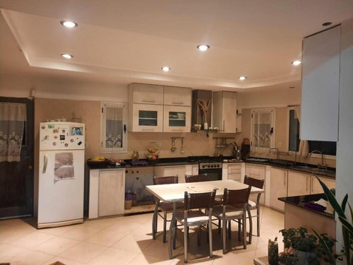 Casa En Venta - 3 Dormitorios 2 Baños - 5.000mts2 - Mendoza