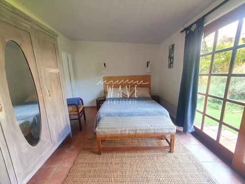 Venta De Casa De 3 Dormitorios, 3 Baños + Casa De Huéspedes En Pinares, Playa Mansa, Punta Del Este.