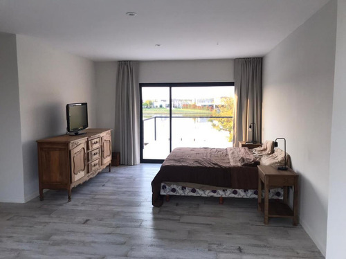 Casa En Venta En El Barrio San Francisco, Villa Nueva, Tigre